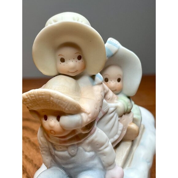 Circle of Friends by Masterpiece Homco 1993 A-Sledding We will Go! with Original - Picture 7 of 10